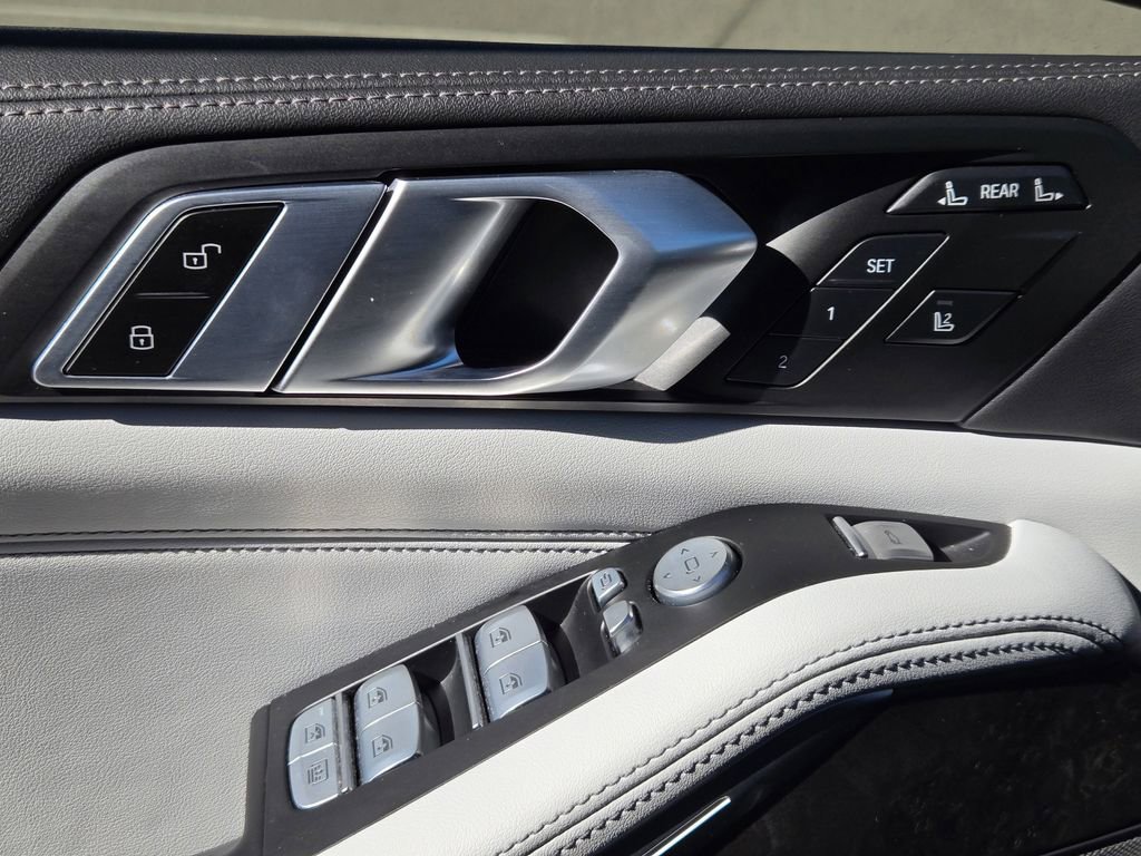 Used 2024 BMW X7 xDrive40i w/ Premium Package image 24