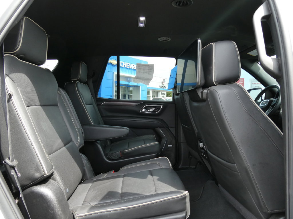 Certified 2024 GMC Yukon SLT w/ SLT Luxury Package AWD/4WD image 16