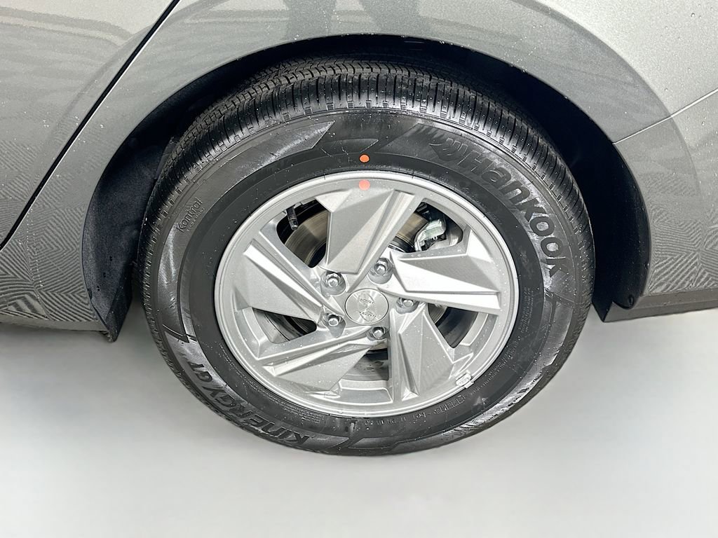 New 2026 Hyundai Elantra SE FWD image 21