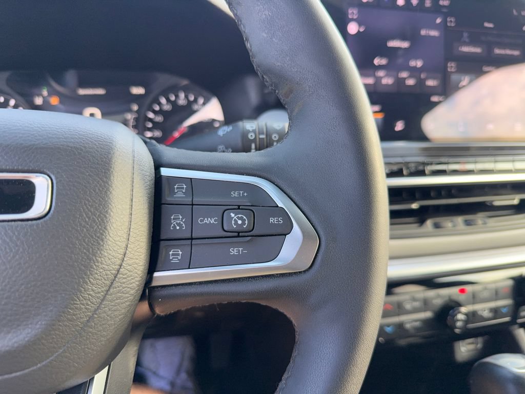 Used 2025 Jeep Compass Limited AWD/4WD image 18