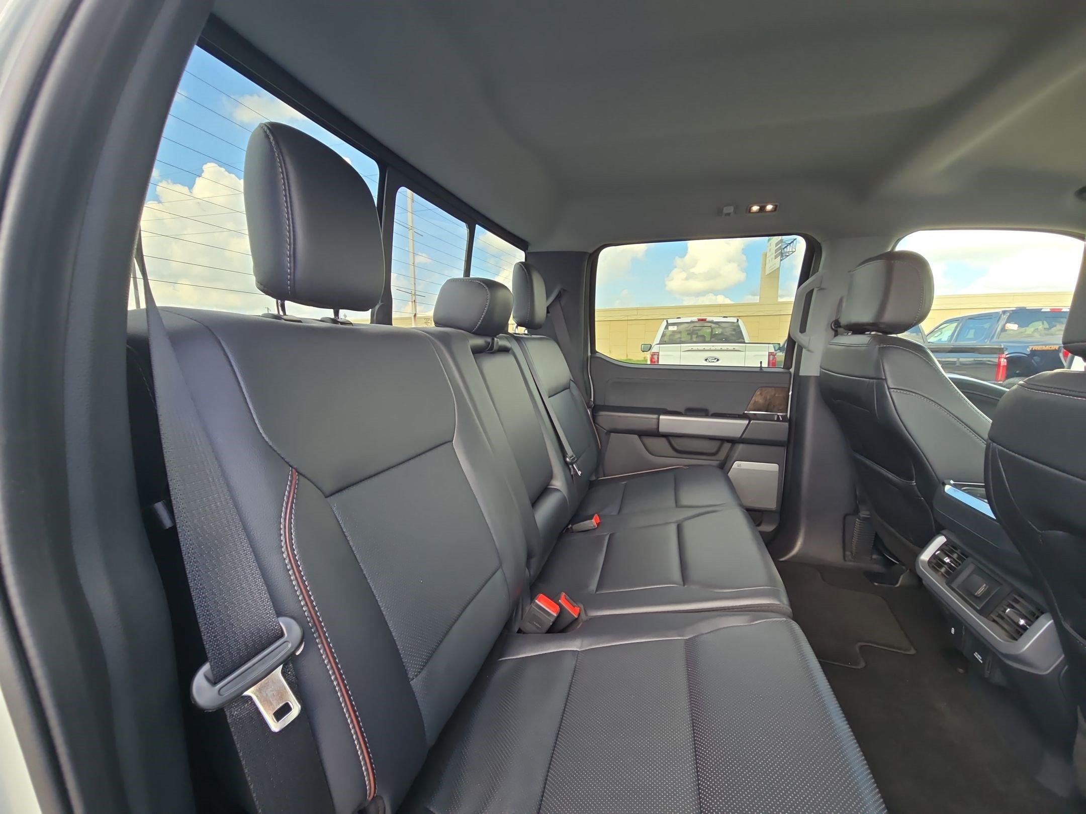 Used 2023 Ford F150 Lariat RWD image 31