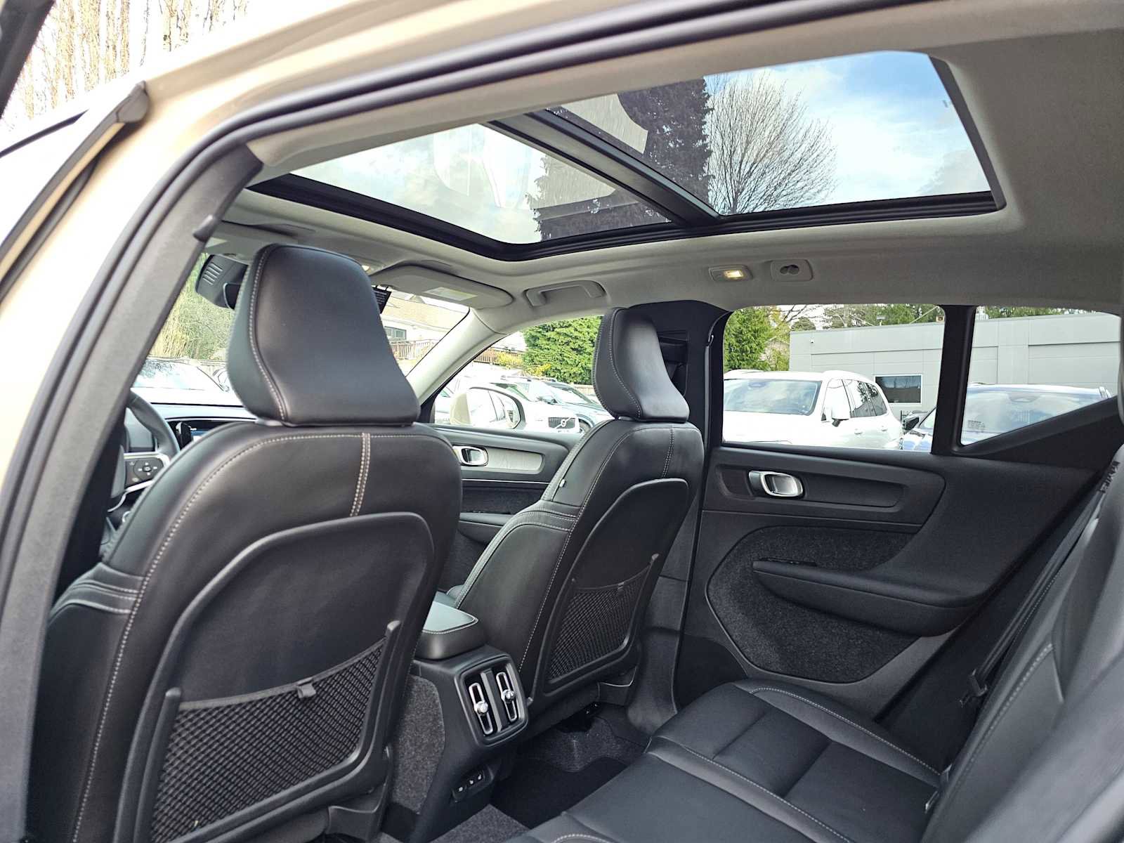 New 2025 Volvo XC40 B5 Ultra w/ Climate Package image 20