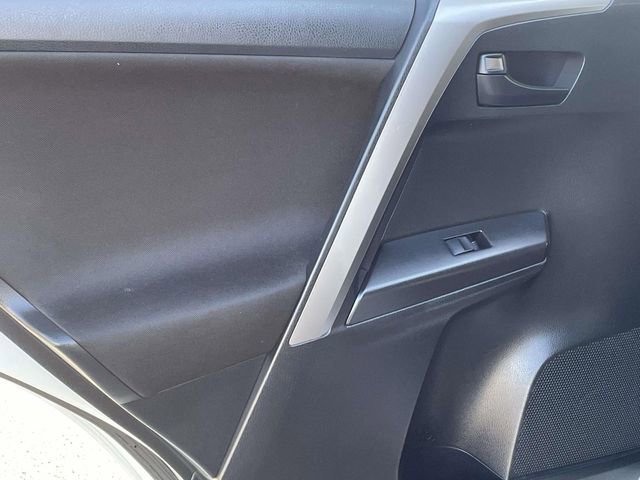 Used 2017 Toyota RAV4 LE image 10