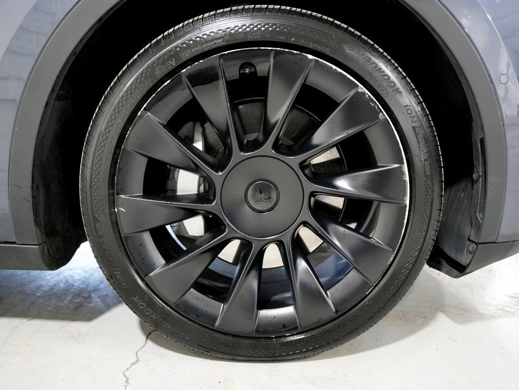 Used 2020 Tesla Model Y Long Range image 40