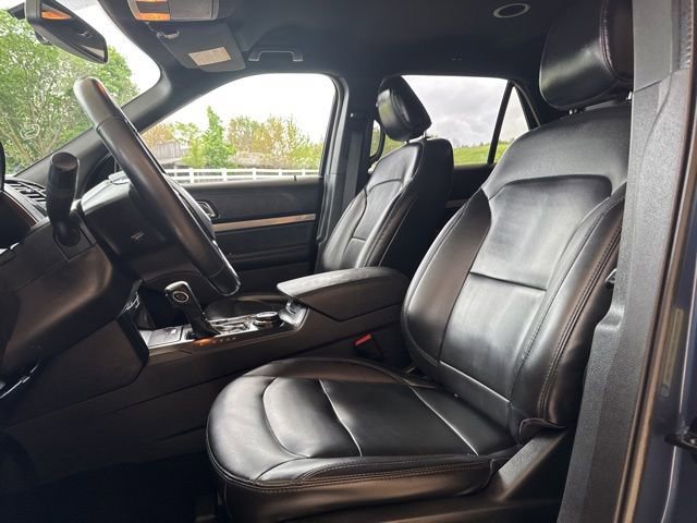 Used 2019 Ford Explorer XLT w/ Equipment Group 202A AWD/4WD image 9
