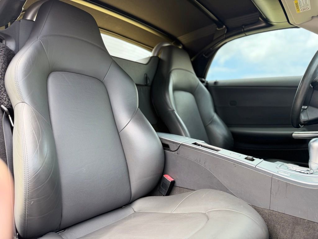 Used 2005 Chrysler Crossfire Limited image 26