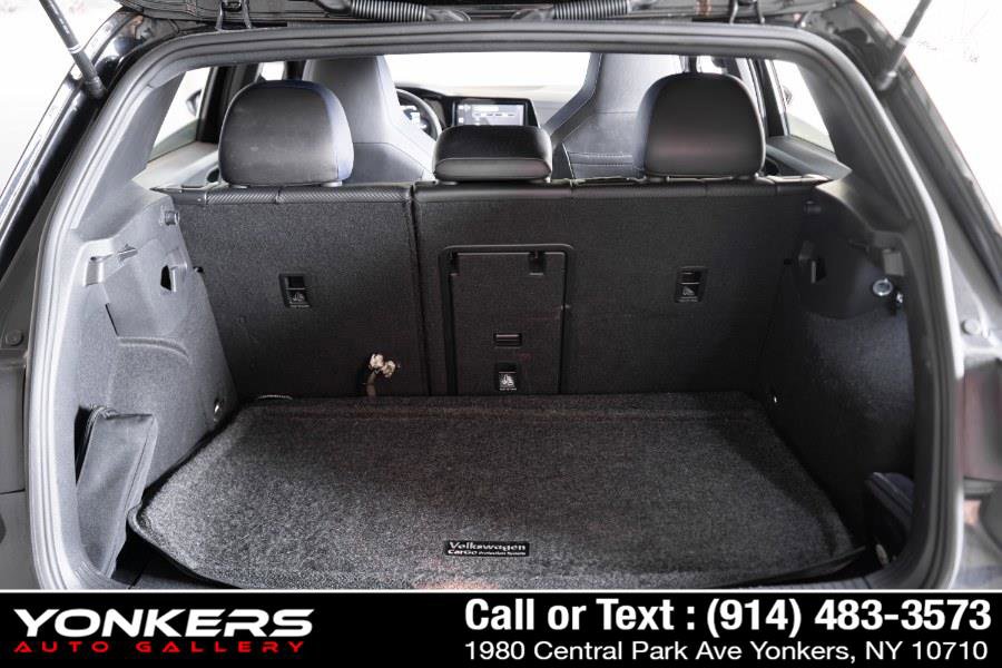 Used 2022 Volkswagen Golf R image 31