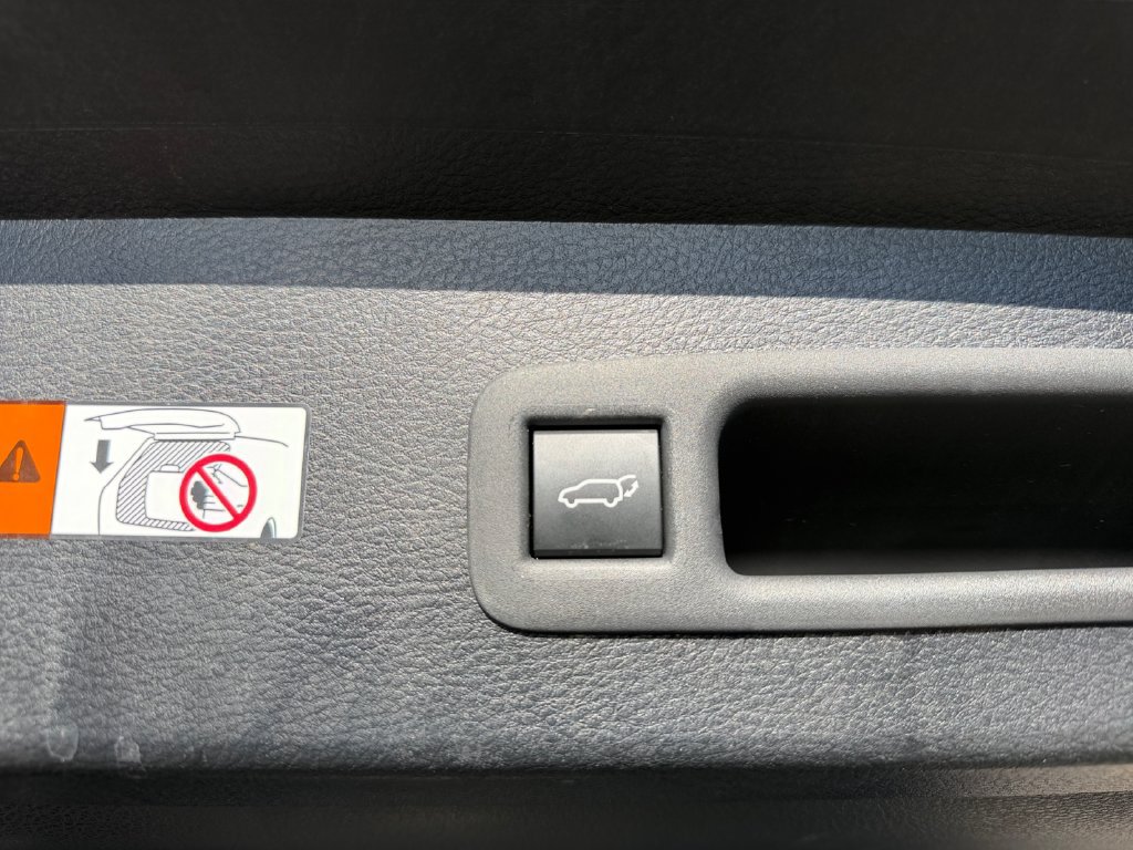 Used 2026 Toyota Sienna LE AWD/4WD image 10