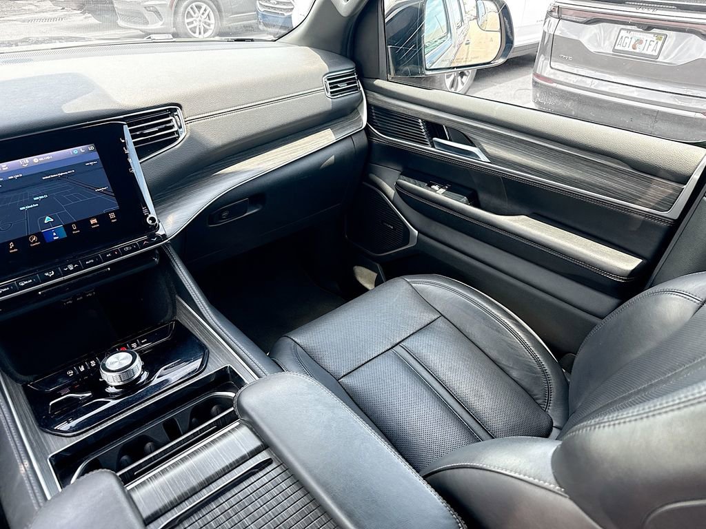 Used 2023 Jeep Wagoneer L Series II AWD/4WD image 26