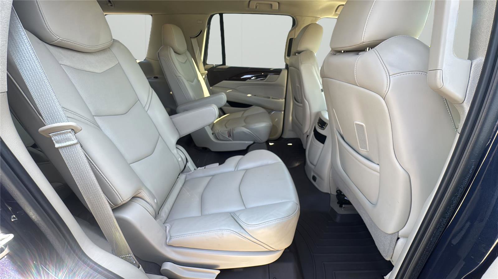 Used 2017 Cadillac Escalade 4WD w/ LPO, Radiant Package image 14