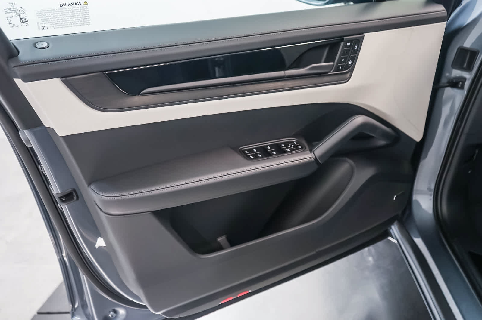 New 2026 Porsche Cayenne GTS AWD/4WD image 27