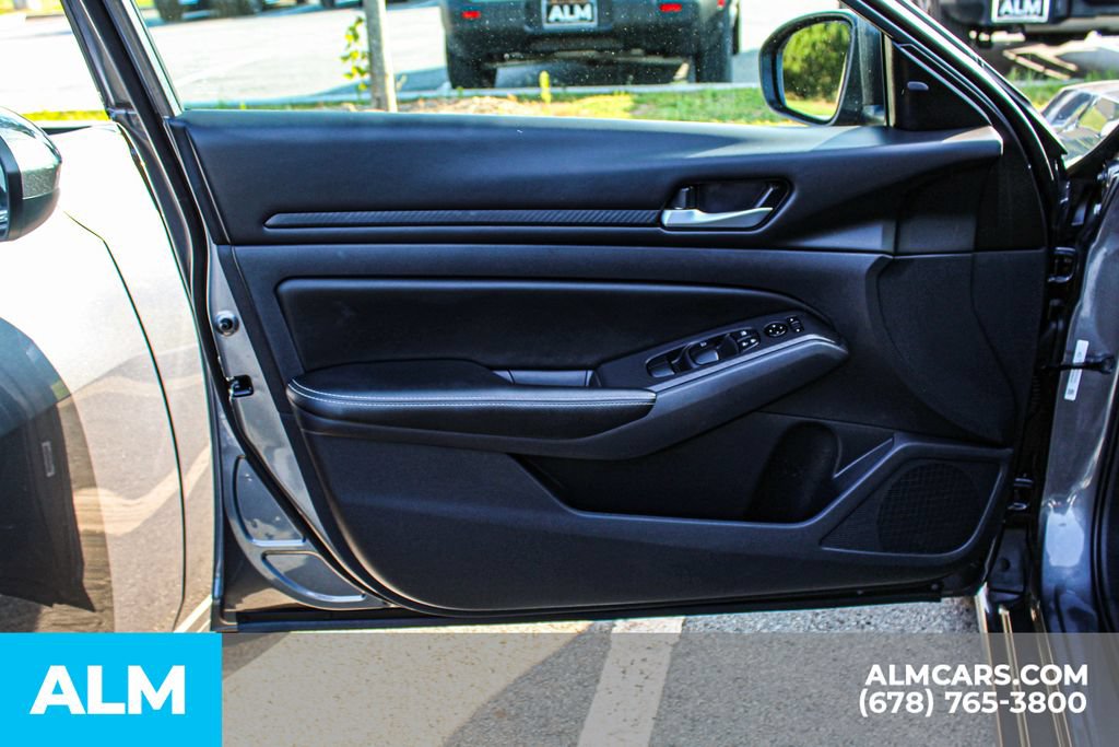 Used 2025 Nissan Altima 2.5 SV FWD image 36