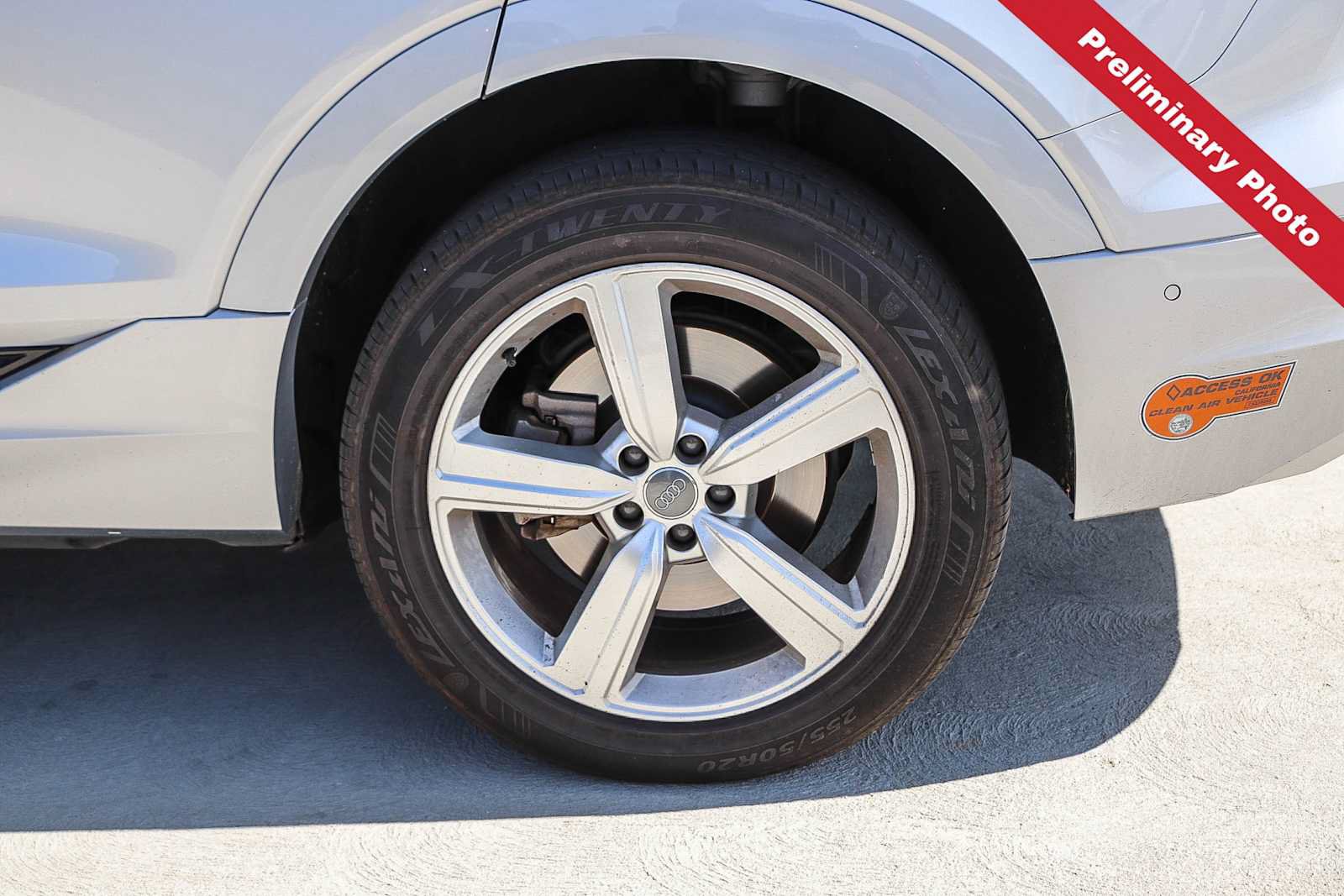Used 2019 Audi e-tron Prestige w/ Prestige Package AWD/4WD image 11