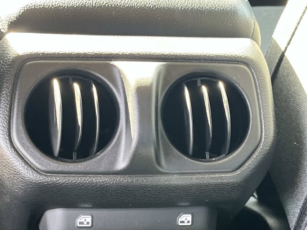 Used 2024 Jeep Wrangler Unlimited Sport AWD/4WD image 19
