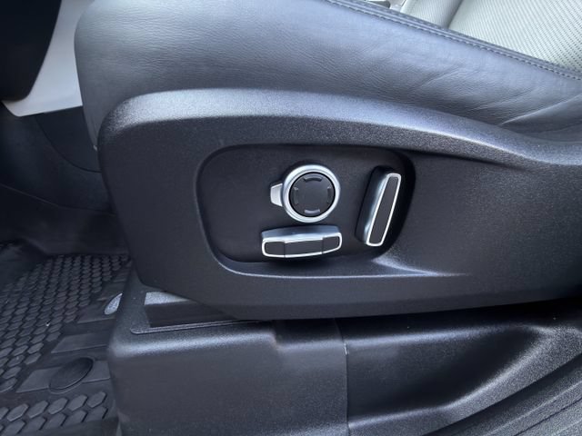 Used 2023 Land Rover Defender 130 SE AWD/4WD image 27