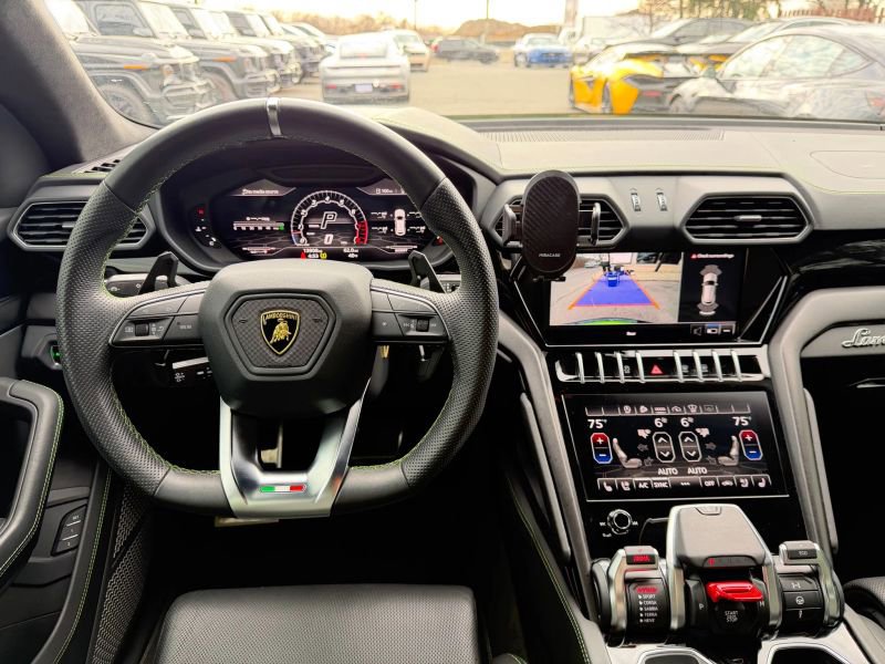 Used 2022 Lamborghini Urus AWD/4WD image 17