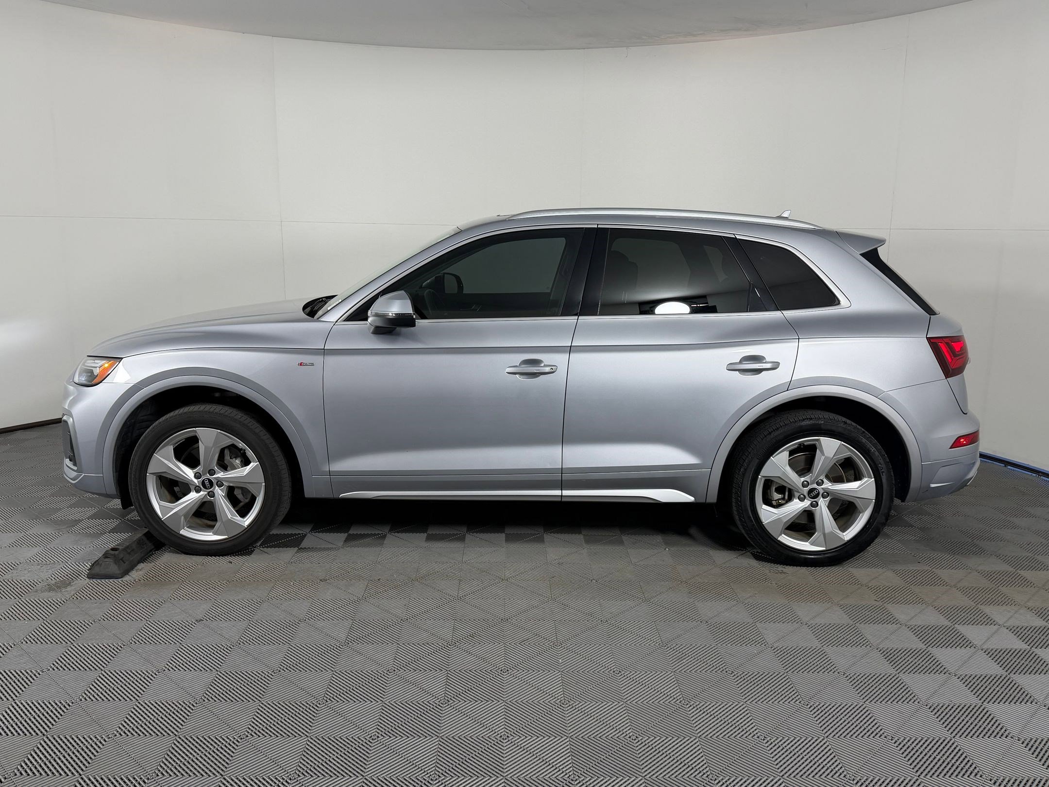 Used 2022 Audi Q5 2.0T Premium Plus w/ Premium Plus Package image 2