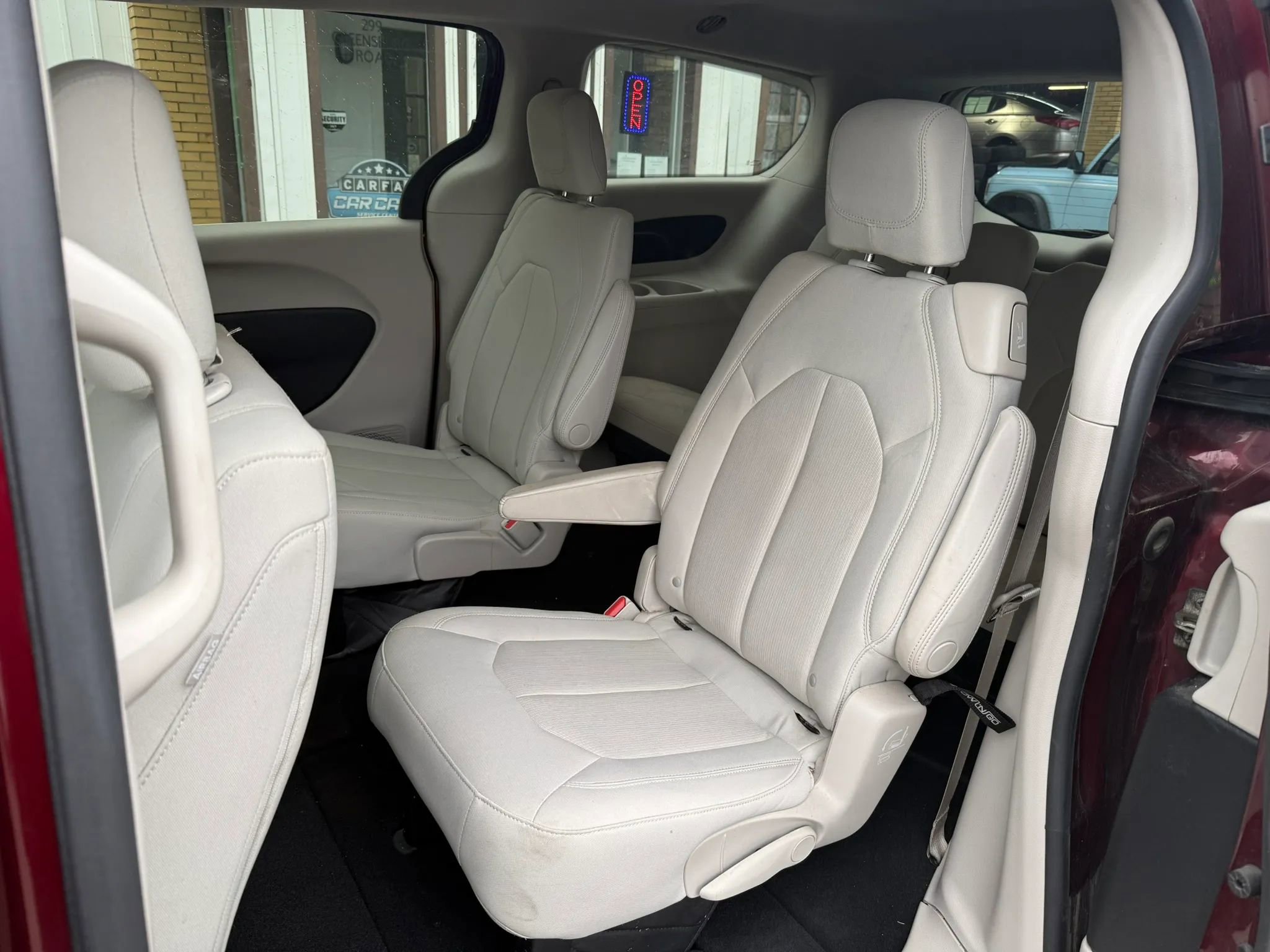 Used 2017 Chrysler Pacifica Touring image 14