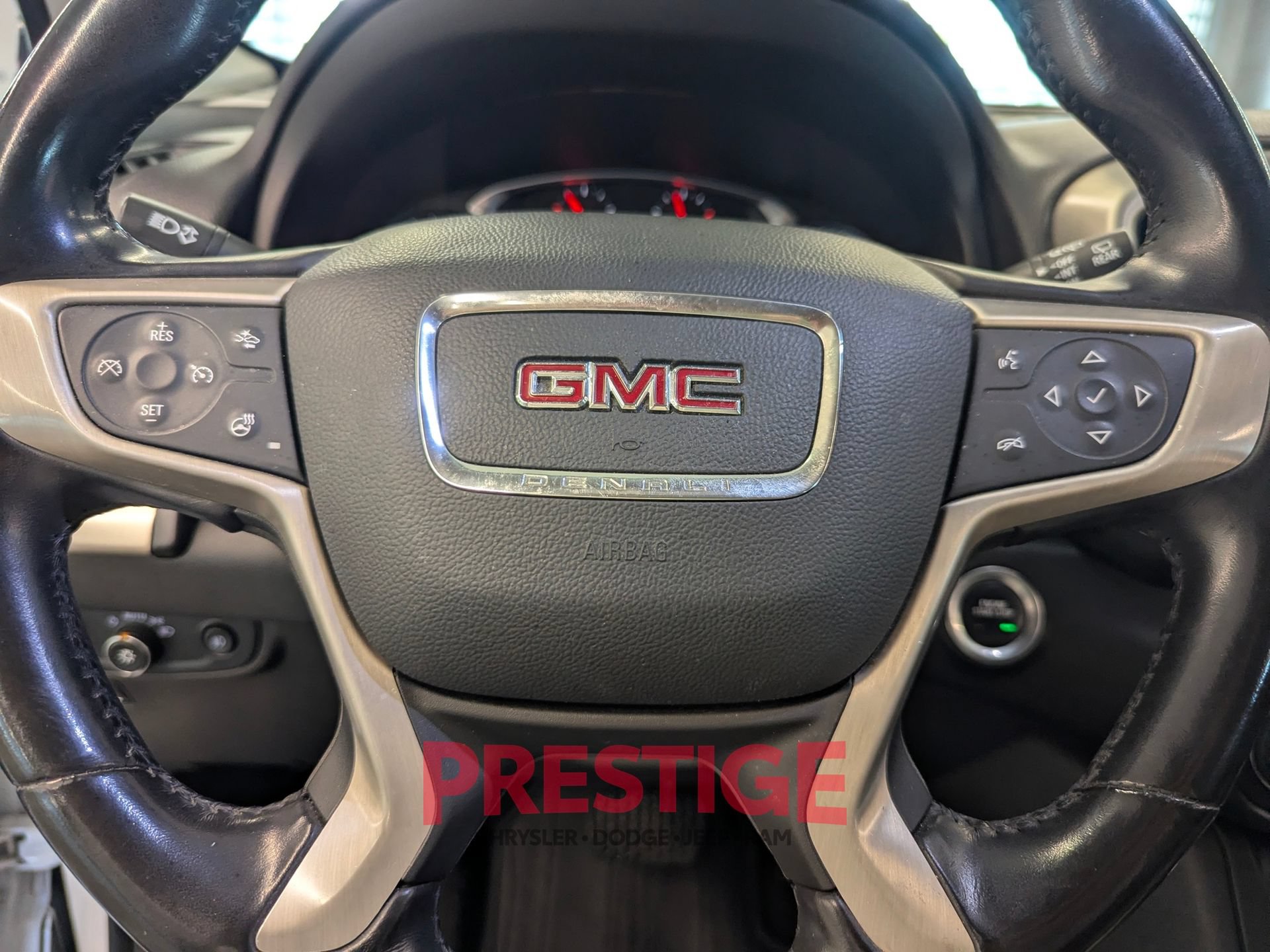 Used 2020 GMC Terrain Denali w/ Denali Premium Package FWD image 18