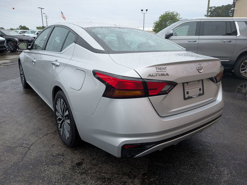 Used 2024 Nissan Altima 2.5 SV FWD image 3
