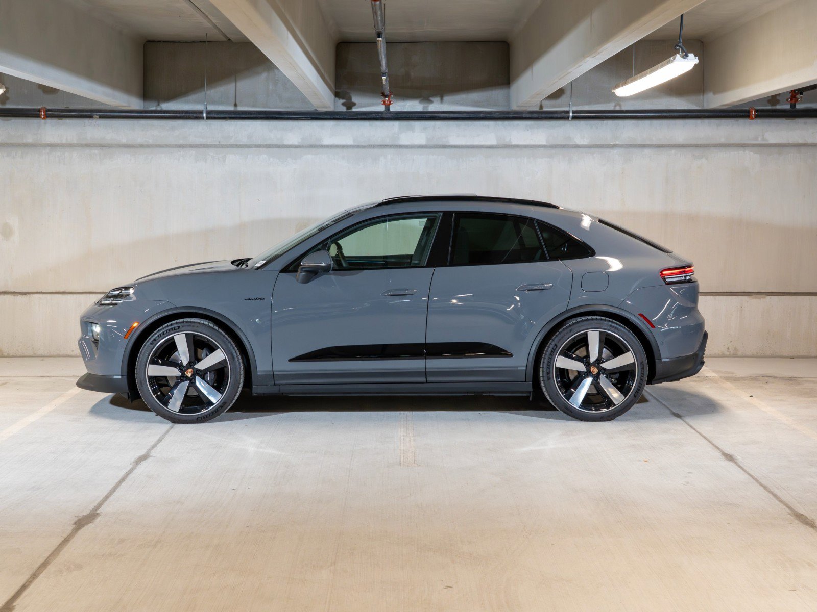 New 2026 Porsche Macan 4 Electric AWD/4WD image 2