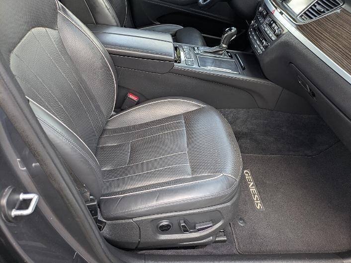 Used 2015 Hyundai Genesis 3.8 w/ Option Group 03 AWD/4WD image 14