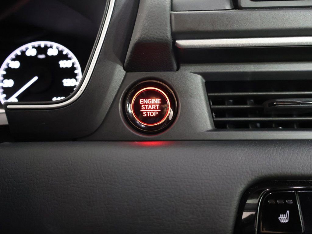 Used 2025 Honda Pilot Sport image 41