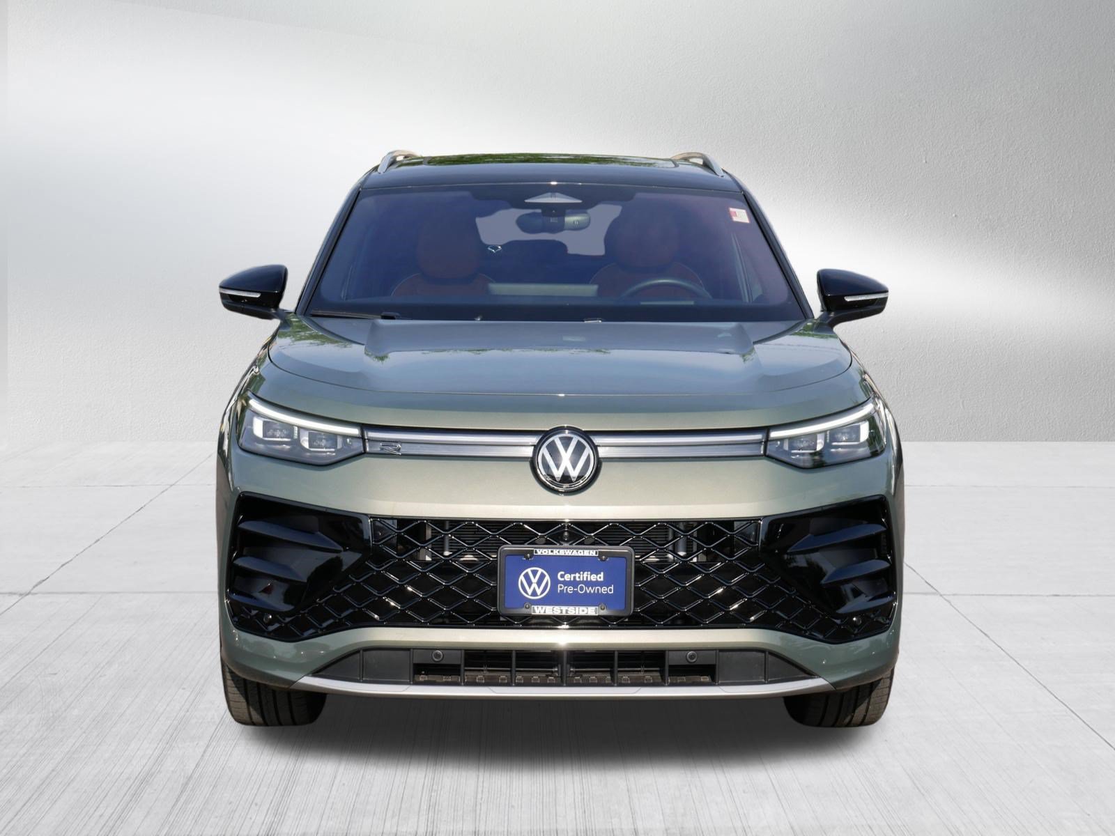 Certified 2025 Volkswagen Tiguan SEL R-Line AWD/4WD image 2
