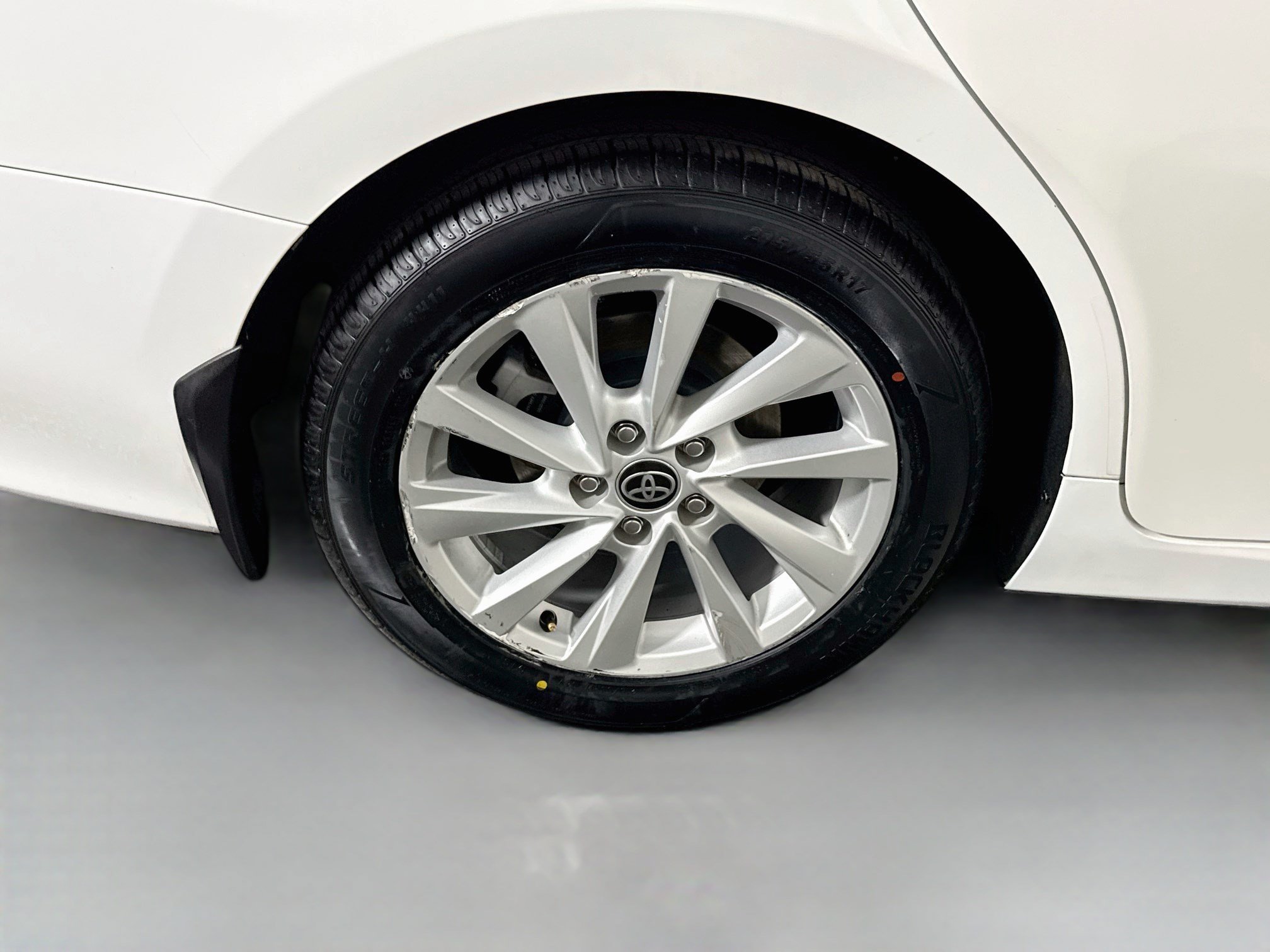 Used 2021 Toyota Camry LE FWD image 32