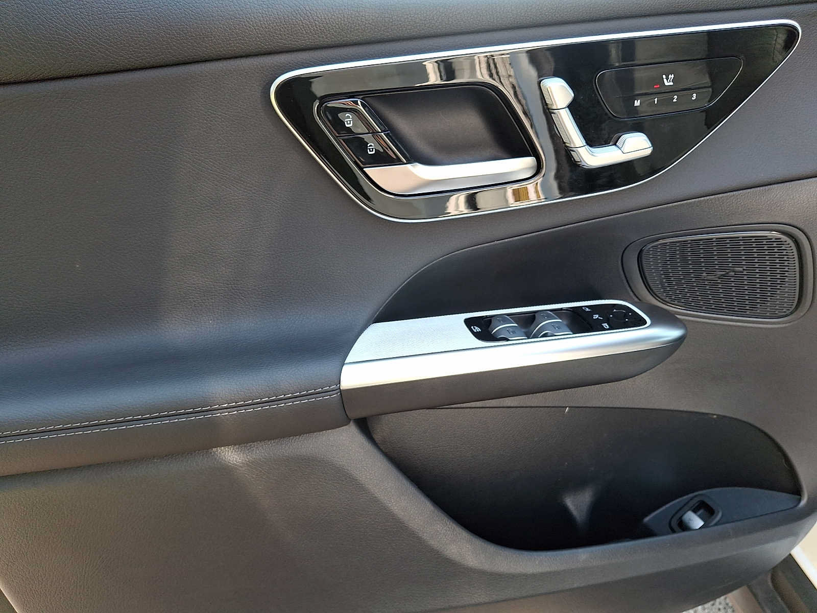 Certified 2025 Mercedes-Benz GLC 300 4MATIC image 9