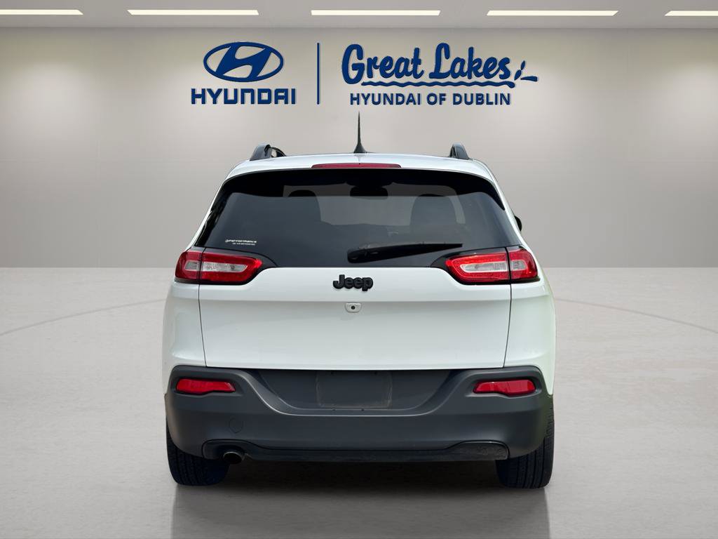 Used 2018 Jeep Cherokee Latitude w/ Altitude Package FWD image 4