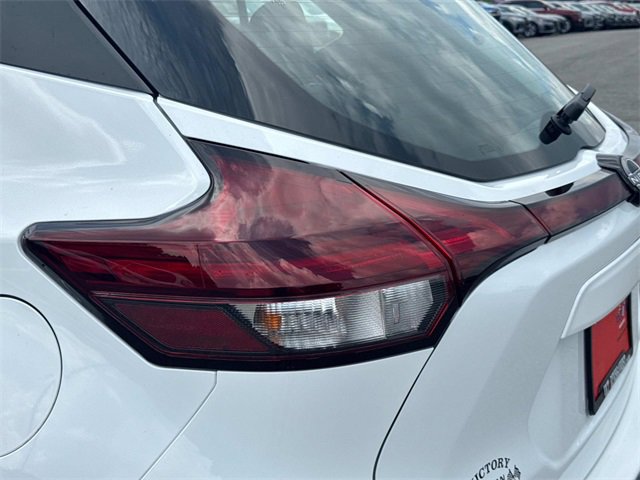 New 2025 Nissan Kicks Play S image 11