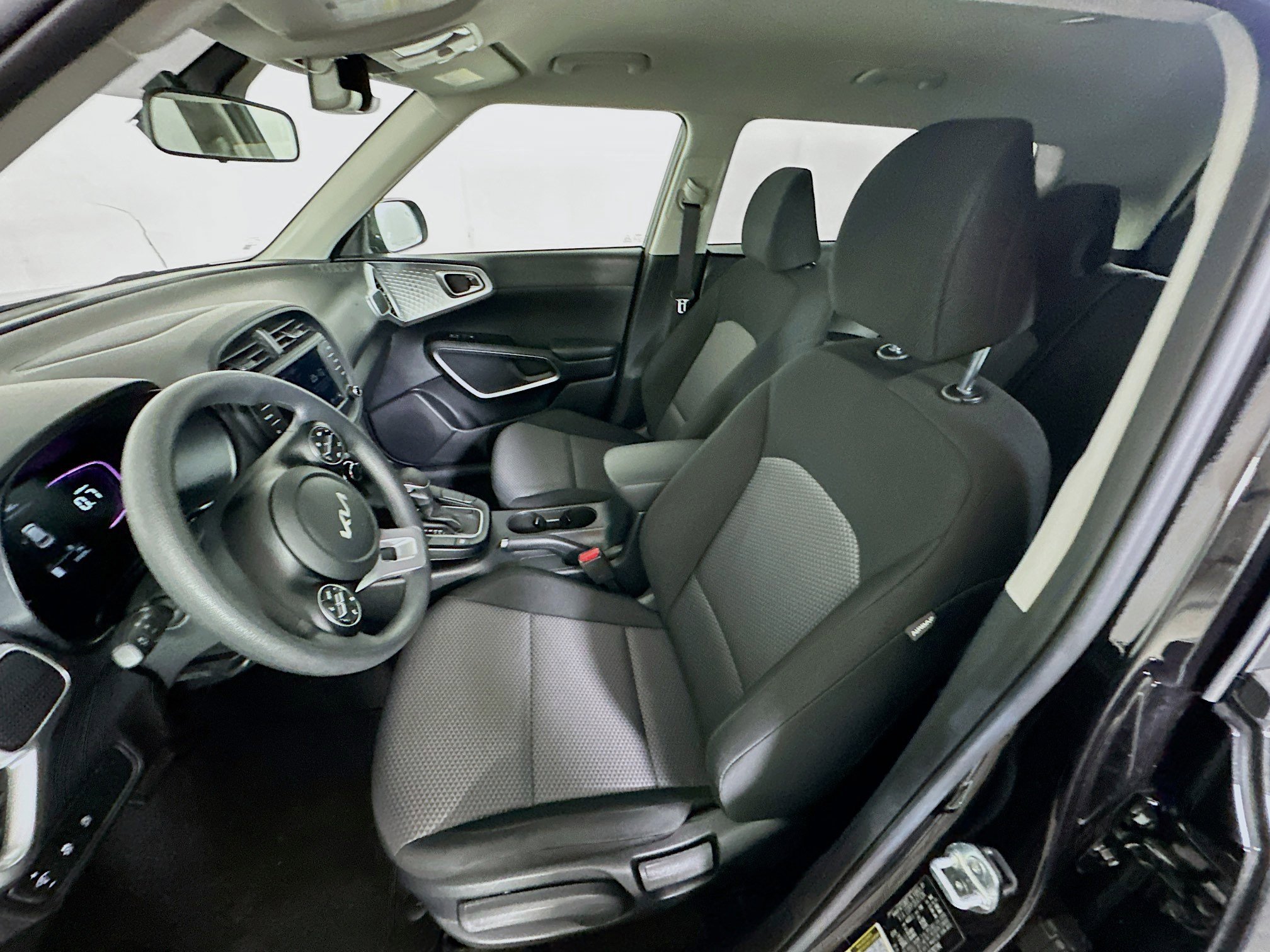 Used 2025 Kia Soul LX w/ LX Technology Package image 13