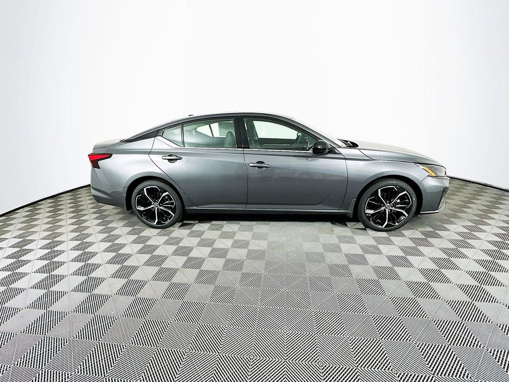 New 2025 Nissan Altima 2.5 SR image 11