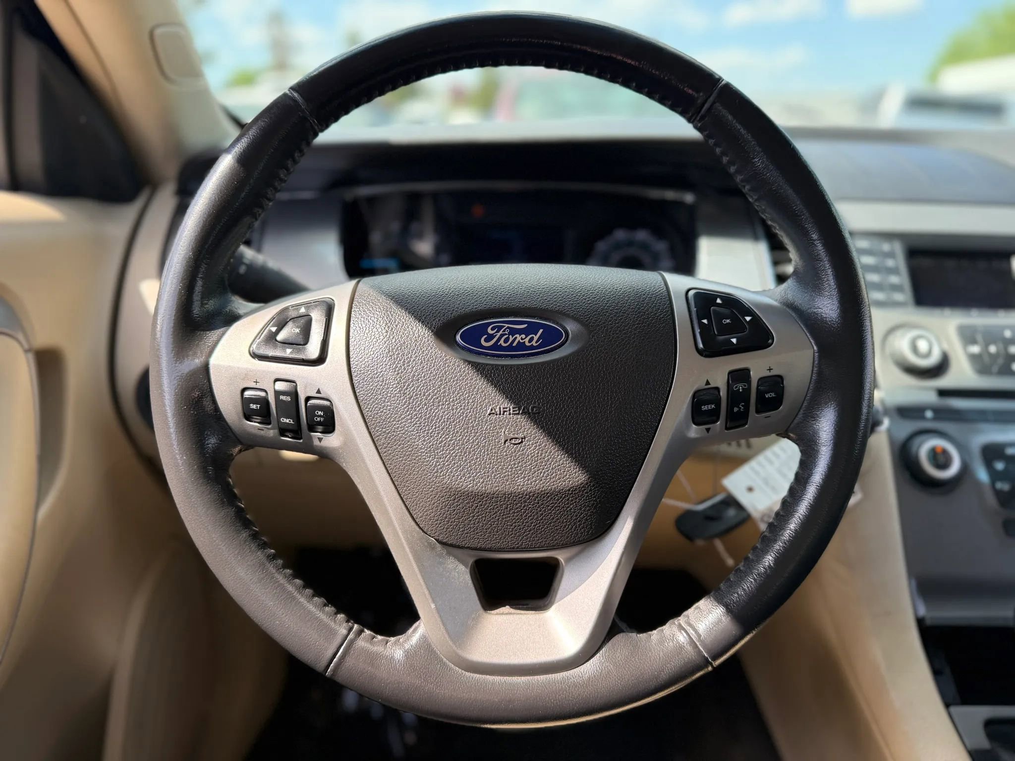 Used 2013 Ford Taurus SEL image 24