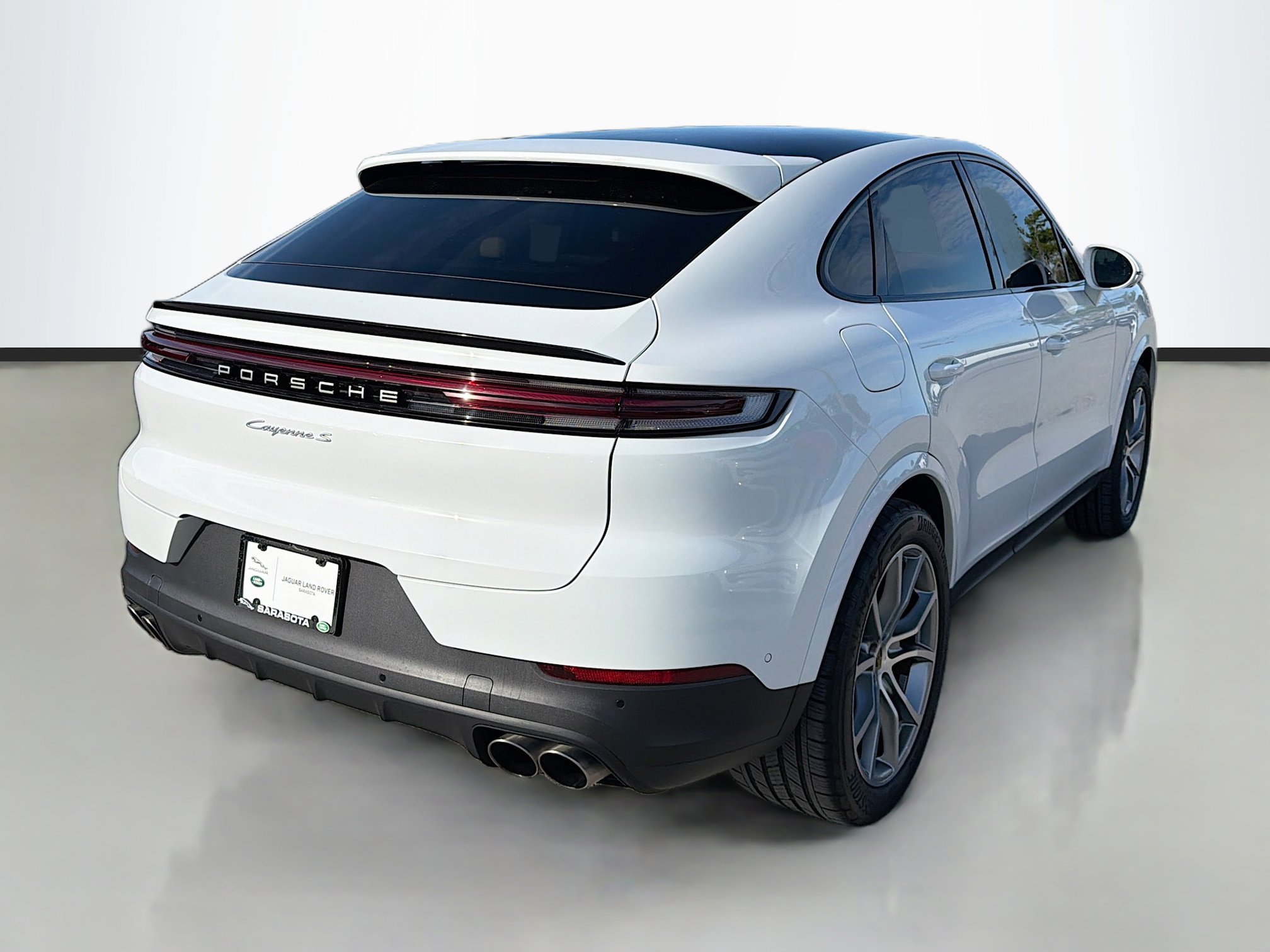 Used 2024 Porsche Cayenne S image 5