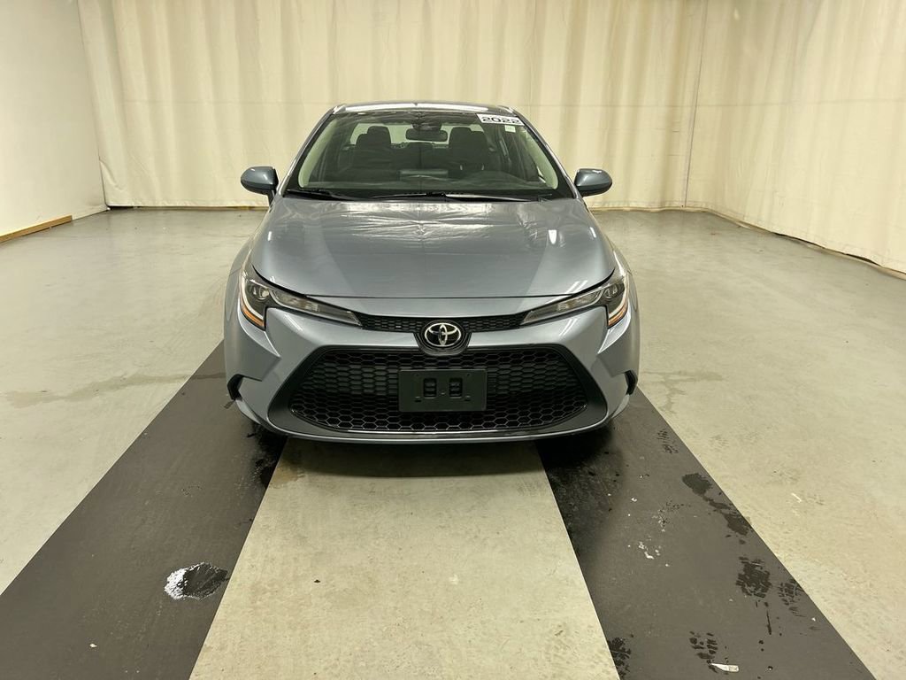 Used 2022 Toyota Corolla LE image 3