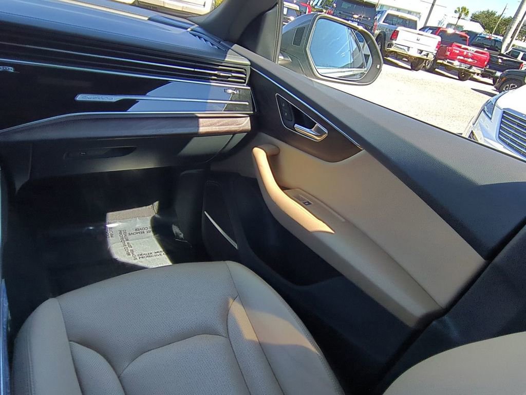 Used 2021 Audi Q8 Prestige w/ Prestige Package image 16