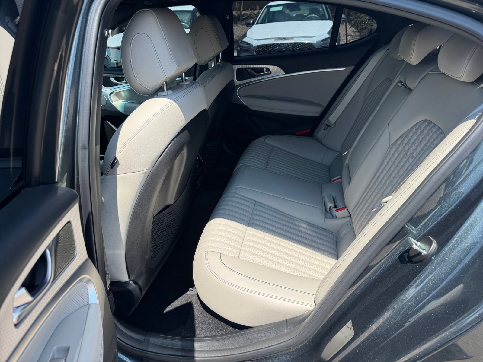 Used 2023 Genesis G70 2.0T w/ Sport Prestige Package AWD/4WD image 17