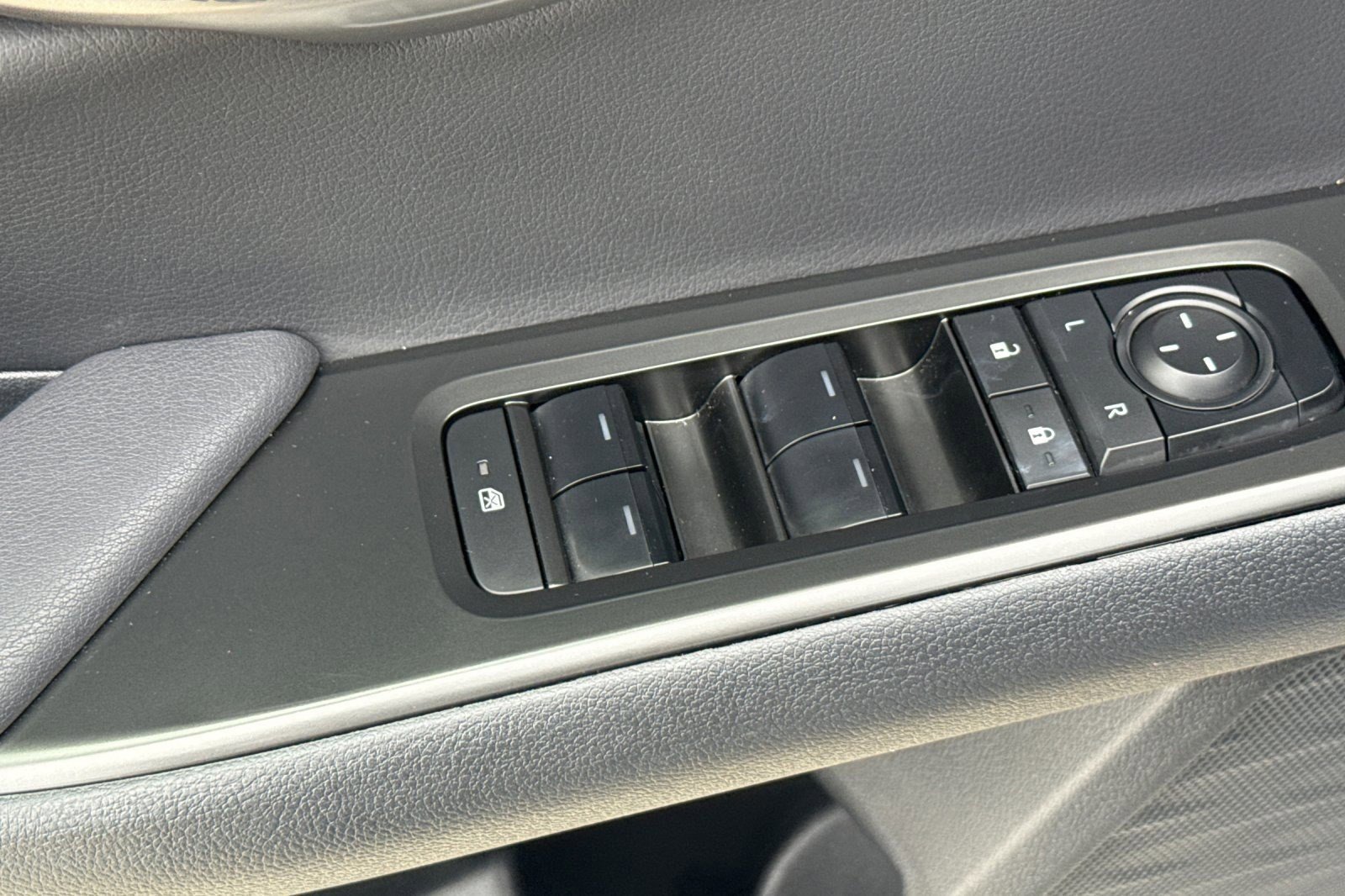 Certified 2025 Lexus UX 300h FWD image 14