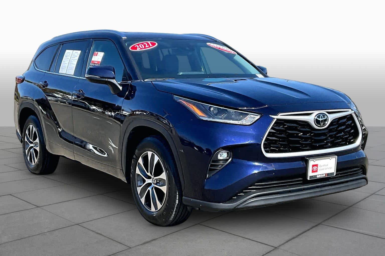 Certified 2021 Toyota Highlander XLE FWD image 2