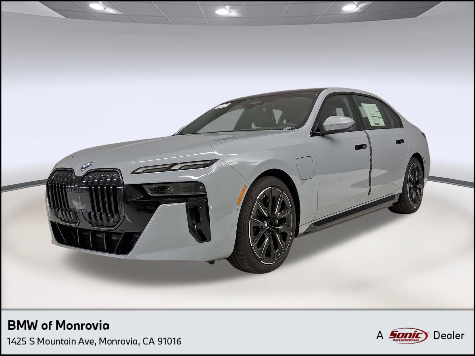 New 2026 BMW 750e xDrive w/ Premium Package AWD/4WD image 1