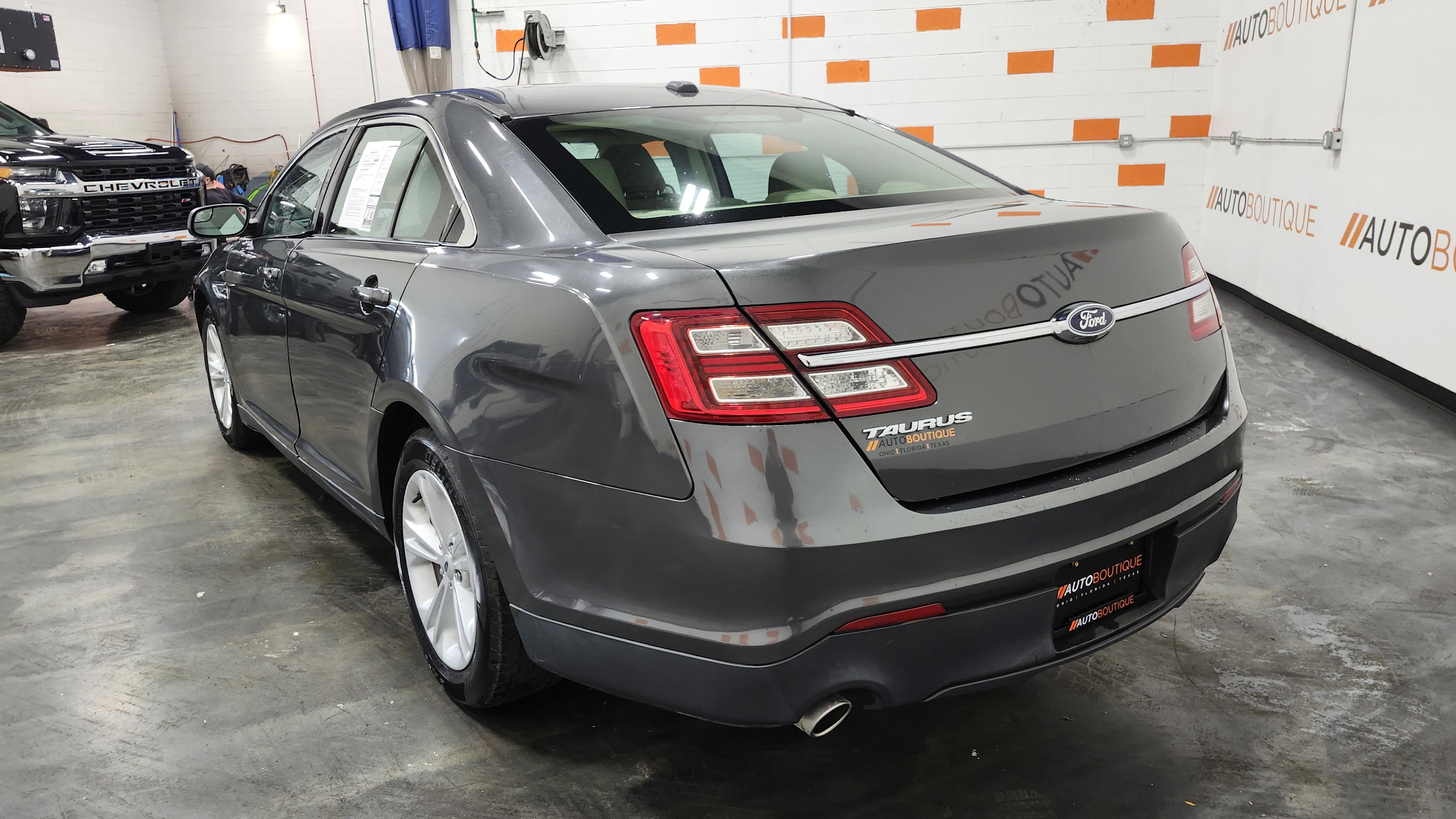 Used 2016 Ford Taurus SE image 13