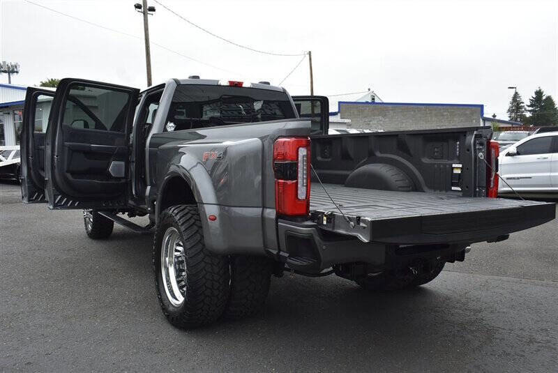 Used 2025 Ford F450 Platinum w/ FX4 Off-Road Package image 36