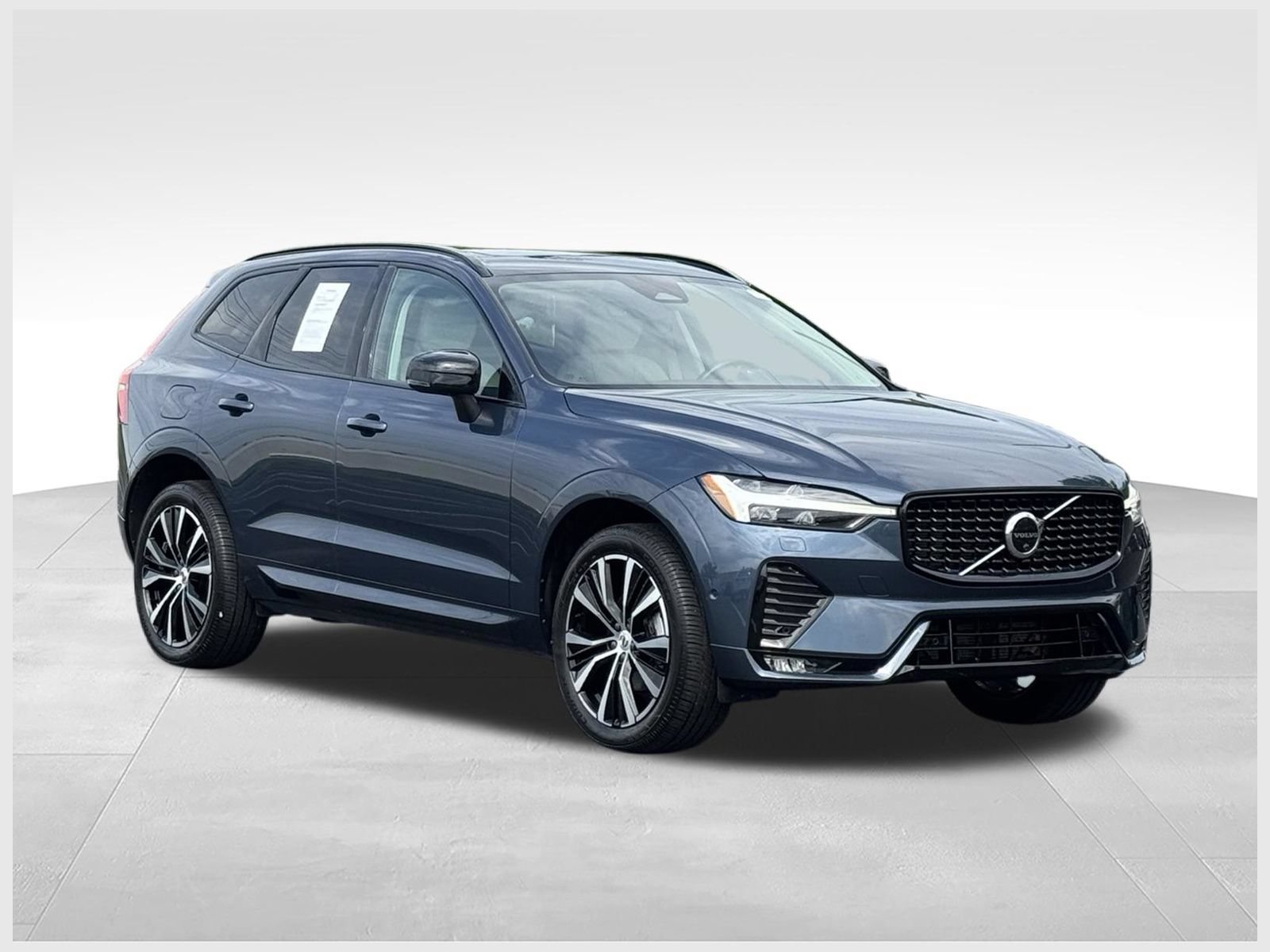 Used 2023 Volvo XC60 B5 Plus w/ Climate Package AWD/4WD image 1