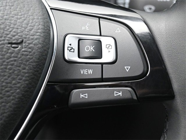 Used 2020 Volkswagen Tiguan SE w/ Panoramic Sunroof Package image 18