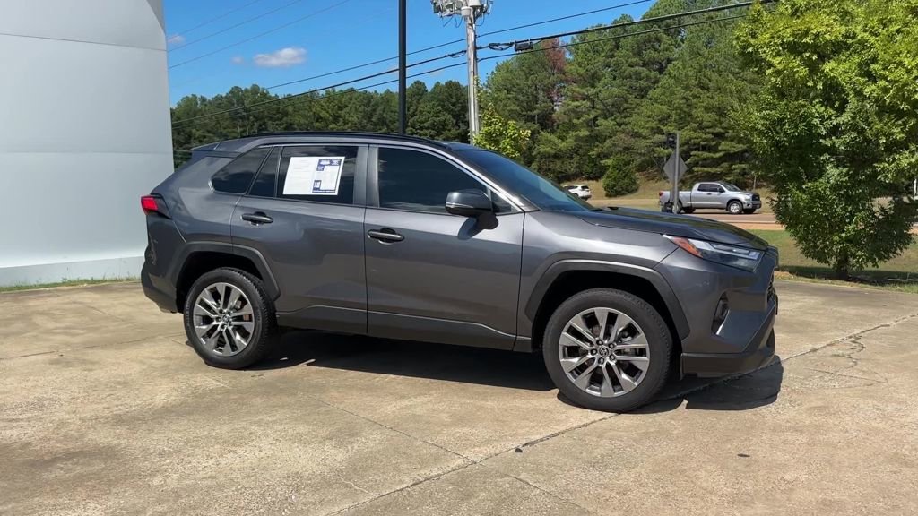 Used 2022 Toyota RAV4 XLE Premium image 7