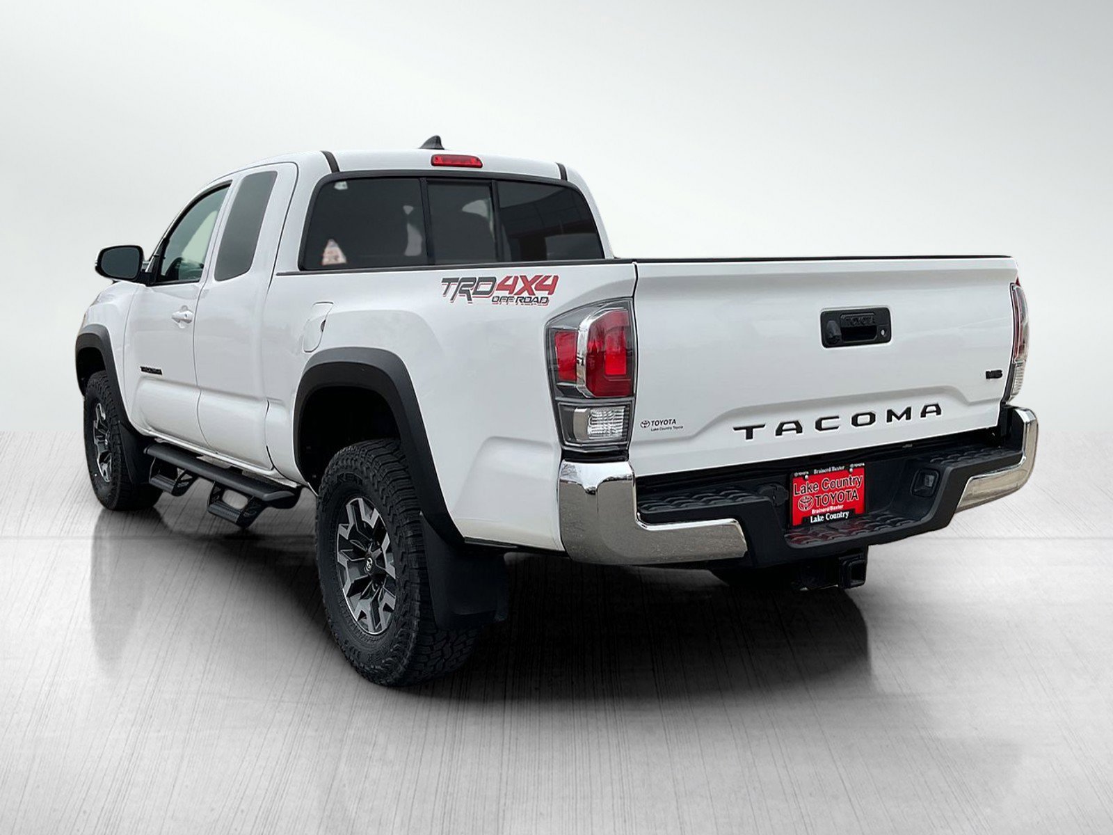 Used 2023 Toyota Tacoma TRD Off-Road image 3