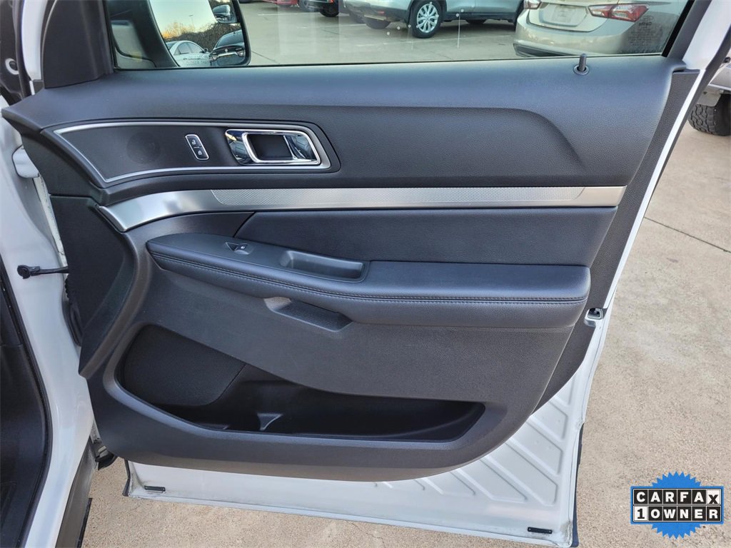 Used 2018 Ford Explorer XLT image 8