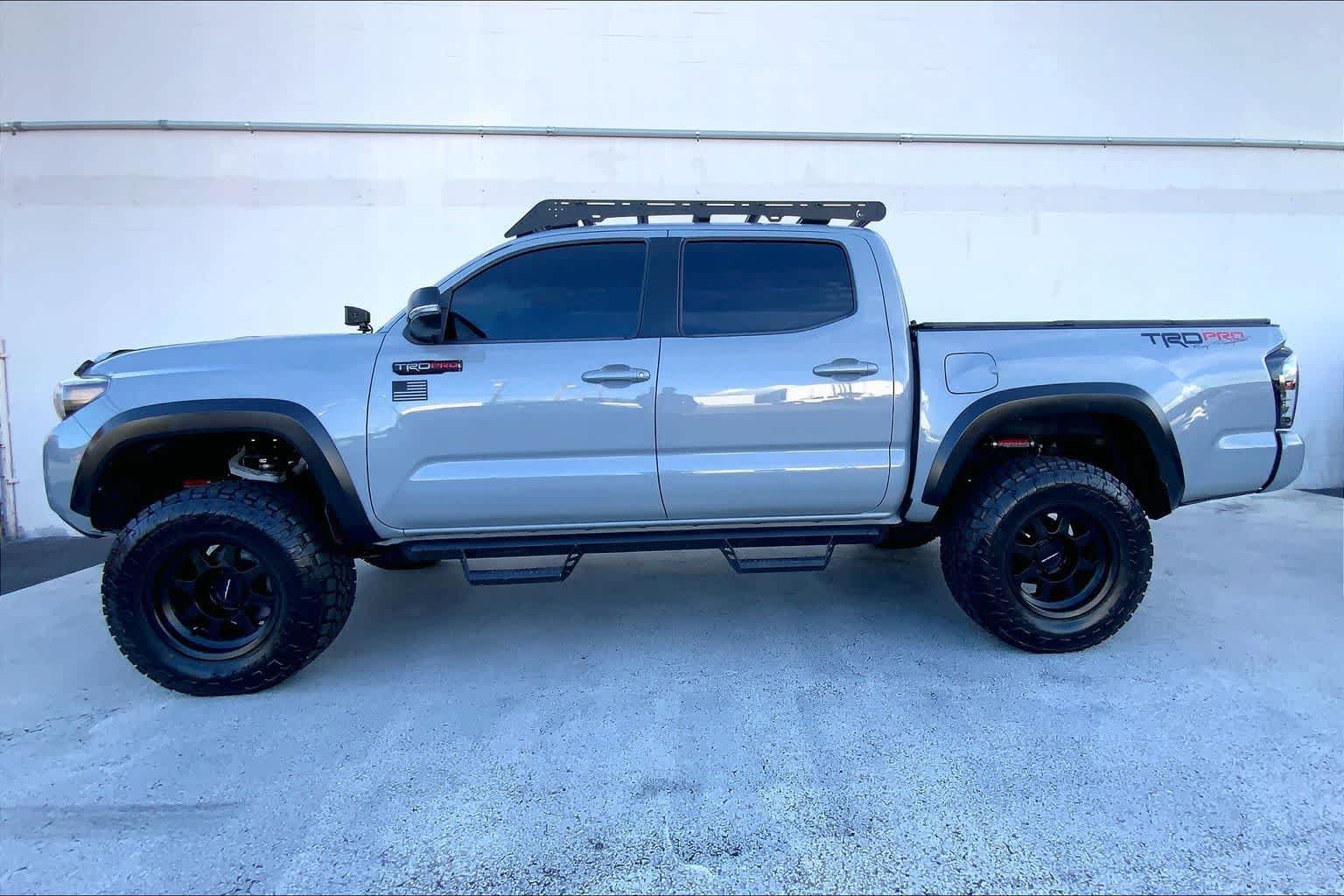Used 2017 Toyota Tacoma TRD Pro AWD/4WD image 3